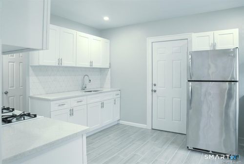 23 Lake St, Waterbury, CT, 06708-2705 | Card Image