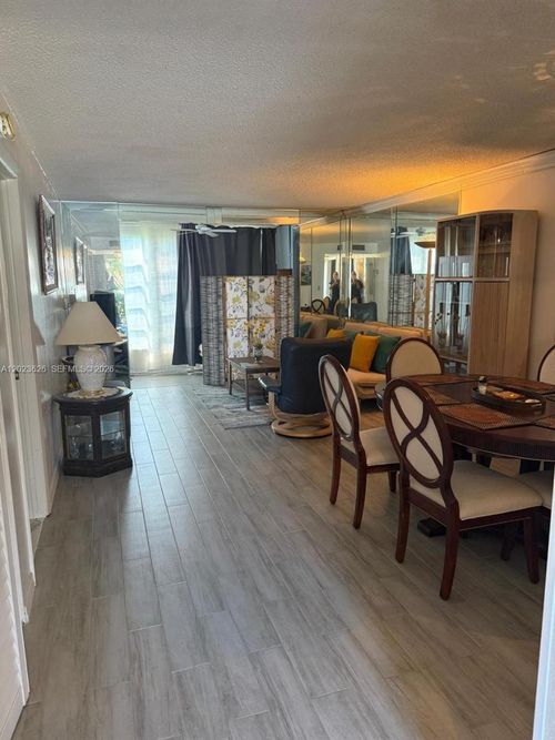 109-9401 Sunrise Lakes Blvd, Sunrise, FL, 33322-1238 | Card Image