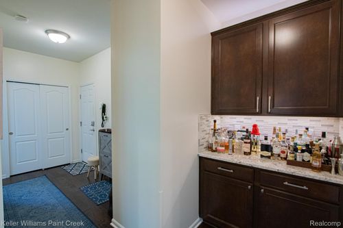2009 Logan Dr, Rochester Hills, MI, 48309-4902 | Card Image