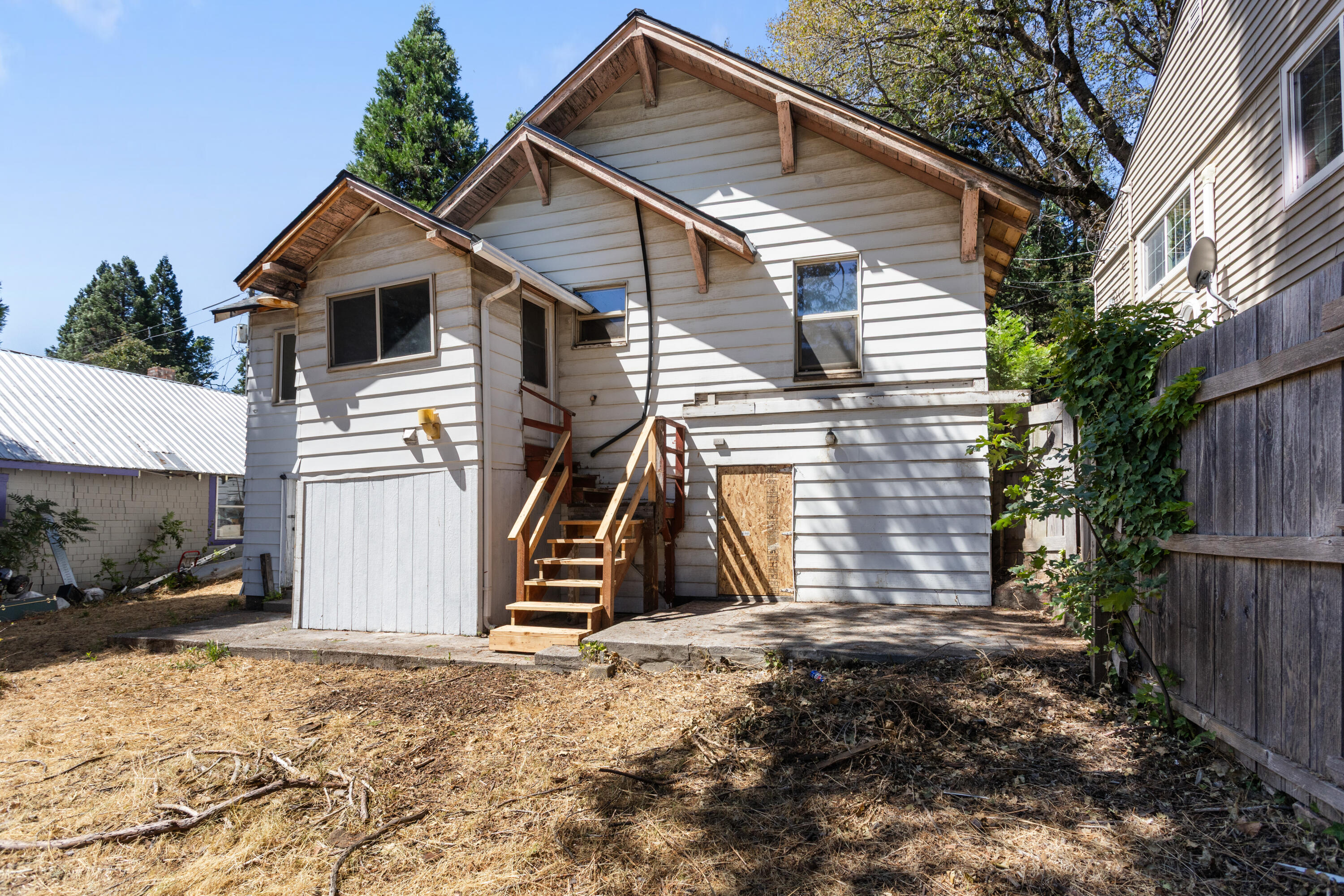 Residential in Dunsmuir 5