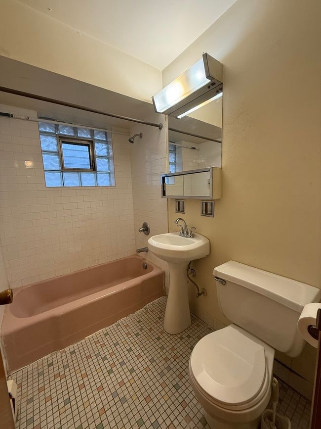 APT-2B - 18350 Torrence Ave, Condo with 1 bedrooms, 1 bathrooms and 1 parking in Lansing IL | Image 7