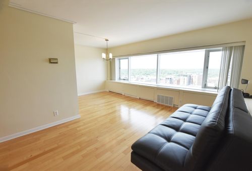 20i-555 E William St, Ann Arbor, MI, 48104-2427 | Card Image