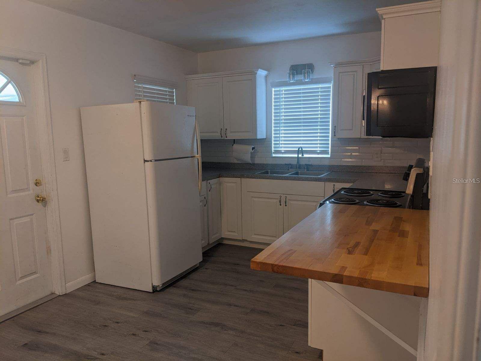 Residential Lease in AUBURNDALE 3