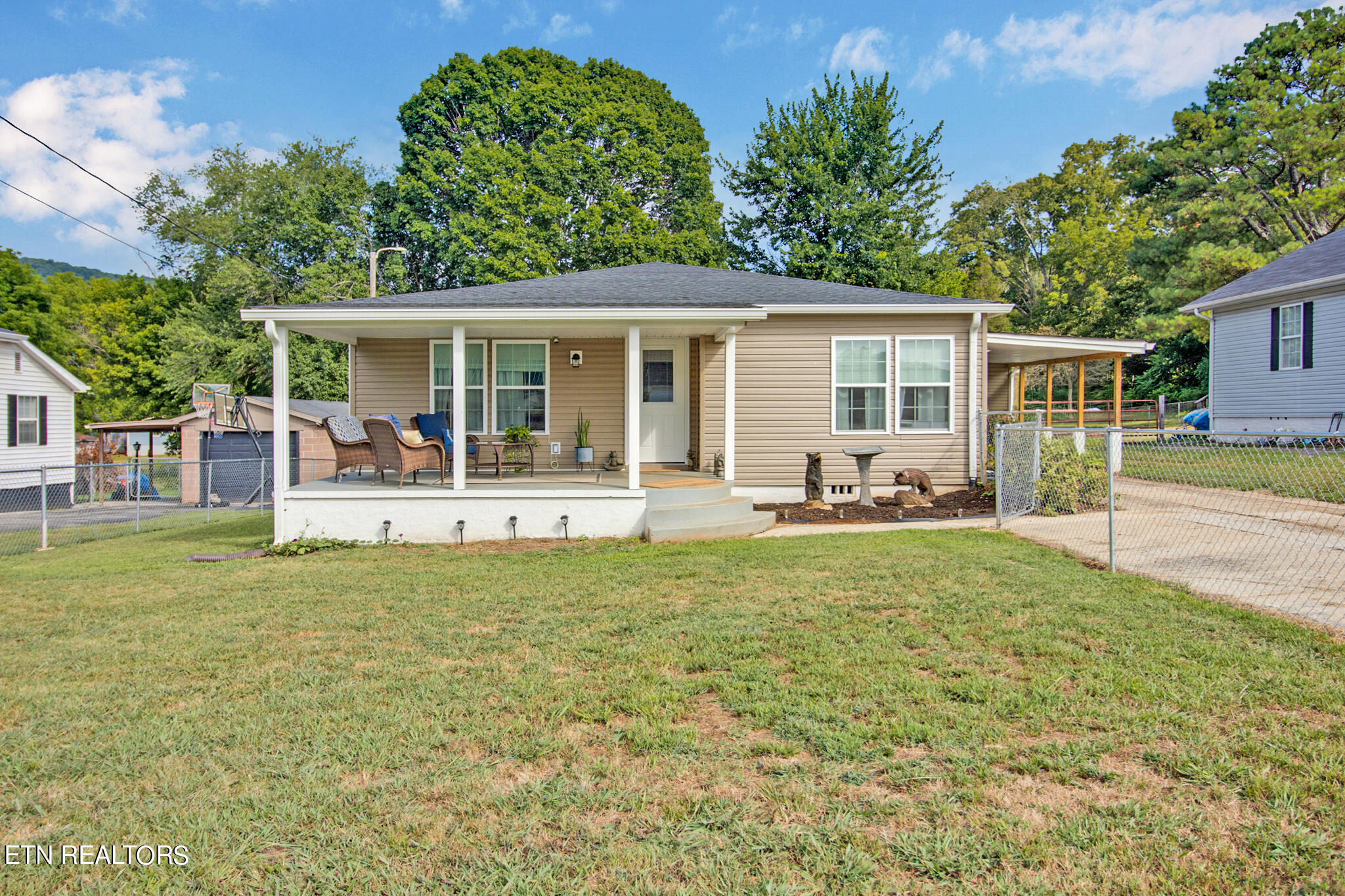 Chamberlain Ave, Rockwood, TN 37854
