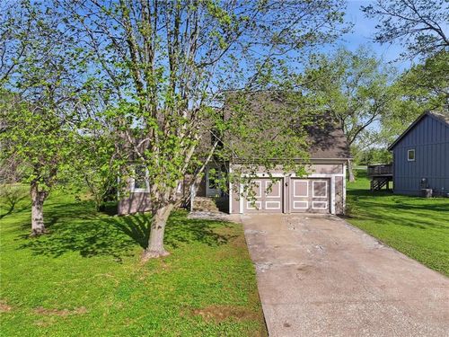 8111 Swarner Dr, Lenexa, KS, 66219-1193 | Card Image