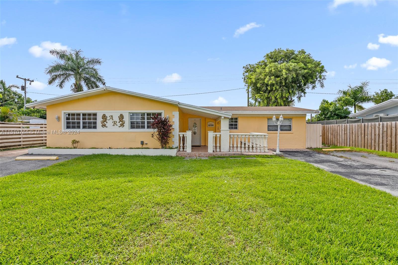Lenaire Dr, Cutler Bay, FL 33157