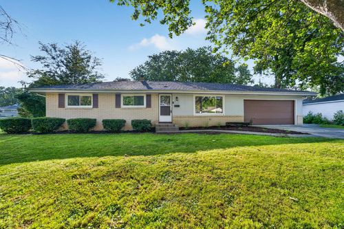 W172N9256 Shady Lane, Menomonee Falls, WI, 53051 | Card Image