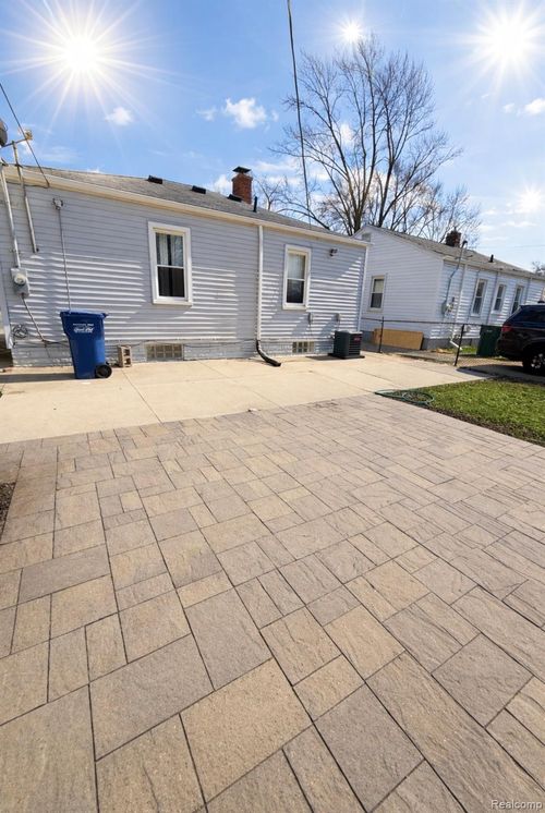 1282 Applewood Ave, Lincoln Park, MI, 48146-2040 | Card Image