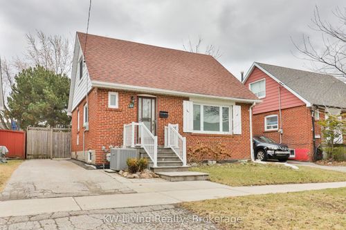 11 Dorine Cres, Scarborough, ON, M1L1Y8 | Card Image