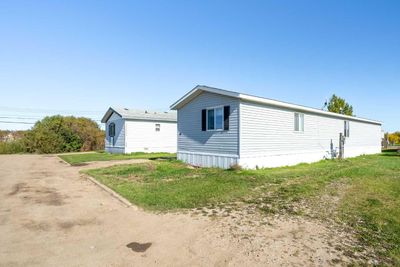 44 - 4302 49 St, Home with 3 bedrooms, 2 bathrooms and 1 parking in Lloydminster SK | Image 2