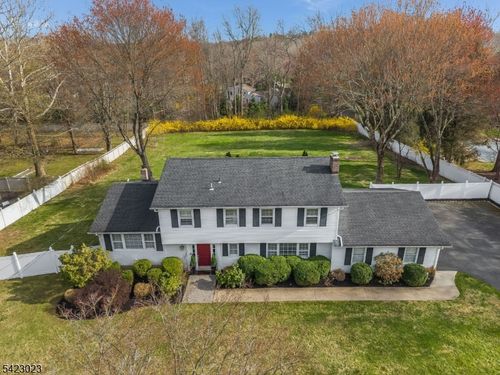 4 Babbitt Rd, Mendham, NJ, 07945-1802 | Card Image