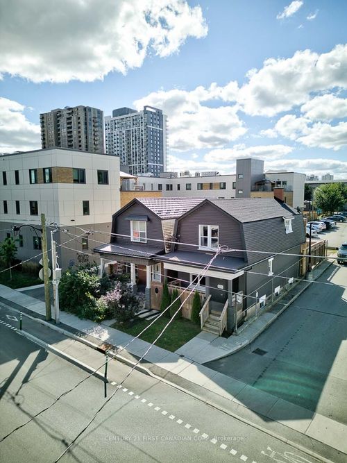 upper-425 English St, London, ON, N5W3T4 | Card Image
