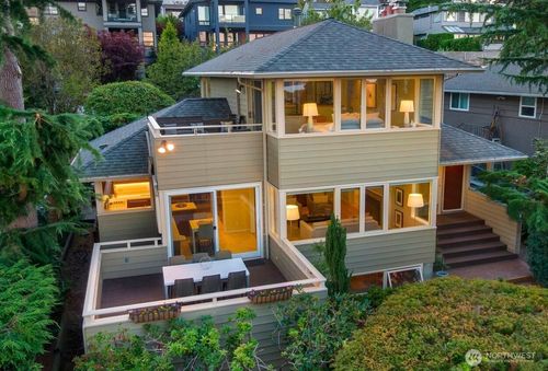 6845 52nd Ave Ne, Seattle, WA, 98115-7746 | Card Image
