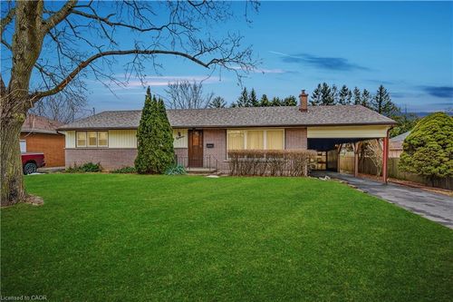 18 Charles St, Simcoe, ON, N3Y1Z6 | Card Image