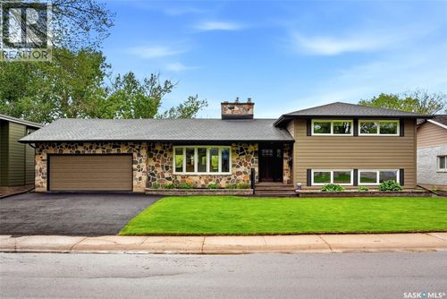 15 Parkwood Rd, Regina, SK, S4S2Z8 | Card Image