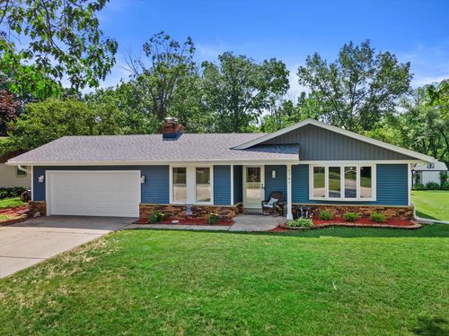 5741 W Cascade Drive, Franklin, WI, 53132 | Card Image