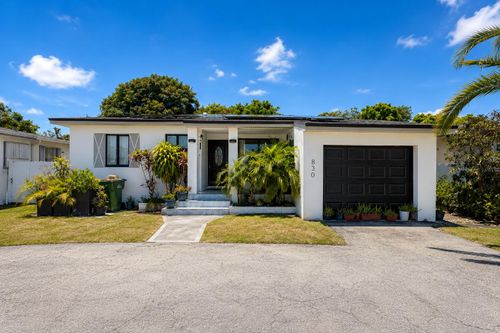 830 Ne 135th St, North Miami, FL, 33161-4127 | Card Image