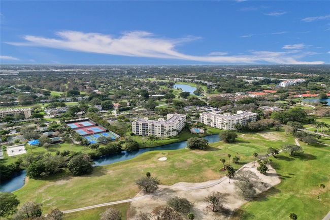 APT-501 - 3500 Oaks Clubhouse Dr, Condo with 3 bedrooms, 2 bathrooms and null parking in Pompano Beach FL | Image 76