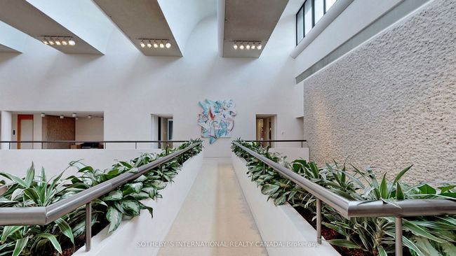 30 High Point Rd, House other with 8 bedrooms, 13 bathrooms and 35 parking in North York ON | Image 17