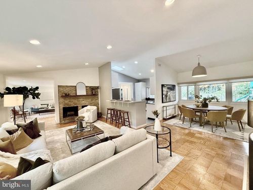 8216 Fenway Rd, BETHESDA, MD, 20817-2731 | Card Image