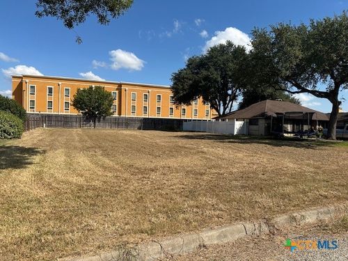 206 Masters Dr, Victoria, TX, 77904-3303 | Card Image