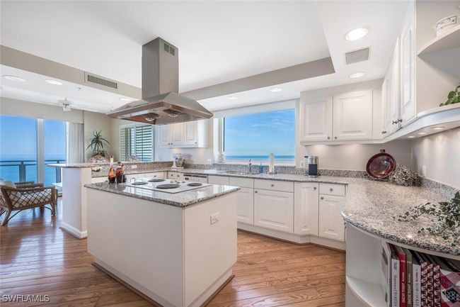 APT-1004 - 8231 Bay Colony Dr, Condo with 2 bedrooms, 3 bathrooms and null parking in NAPLES FL | Image 11