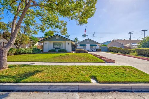 2212 Hartford Ave, Fullerton, CA, 92831-1518 | Card Image