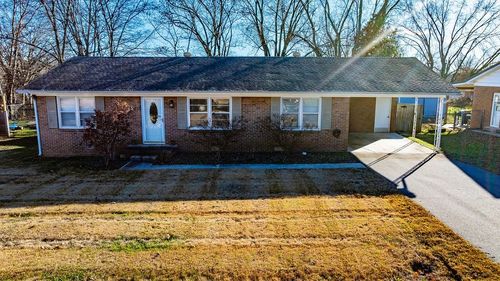 411 Hershey Dr, Hopkinsville, KY, 42240-3906 | Card Image