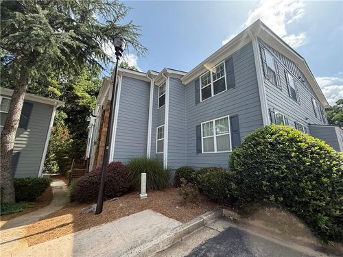 704 Madison Ln Se, Smyrna, GA, 30080-7866 | Card Image