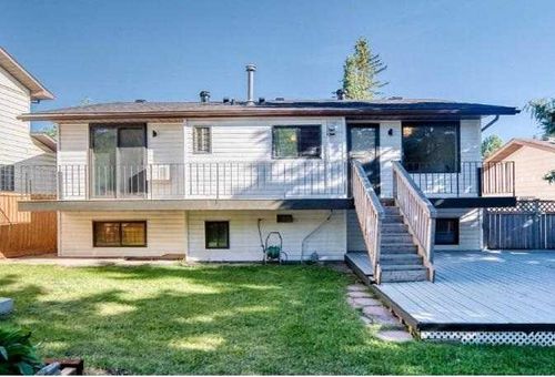 19 Hawkwood Dr Nw, Calgary, AB, T3G1Z2 | Card Image