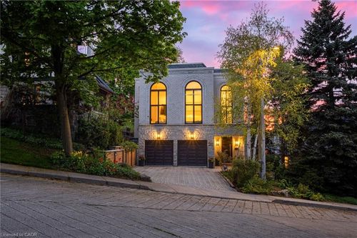 28 Undercliffe Ave, Hamilton, ON, L8P3H1 | Card Image