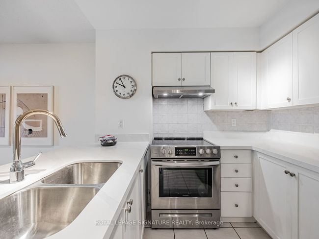 413 - 35 Kingsbridge Garden Cir, Condo with 2 bedrooms, 2 bathrooms and null parking in Mississauga ON | Image 12