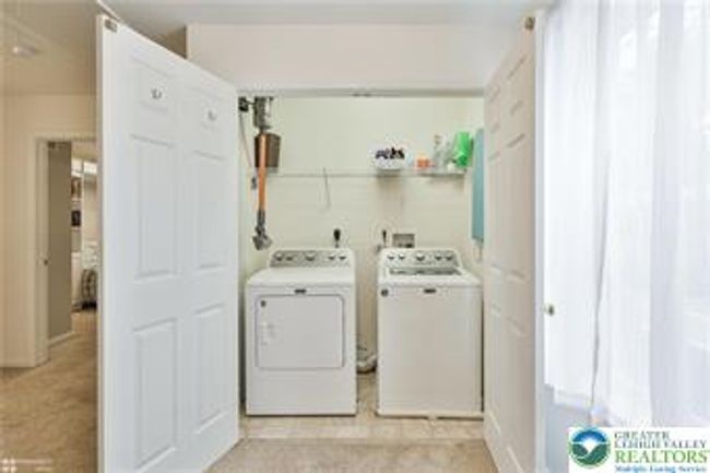 1540 Crest Park Ct, House other with 3 bedrooms, 3 bathrooms and null parking in BETHLEHEM PA | Image 4