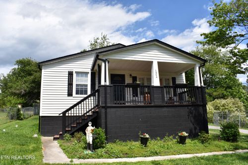 1304 Beaman Lake Rd, Knoxville, TN, 37914-5724 | Card Image