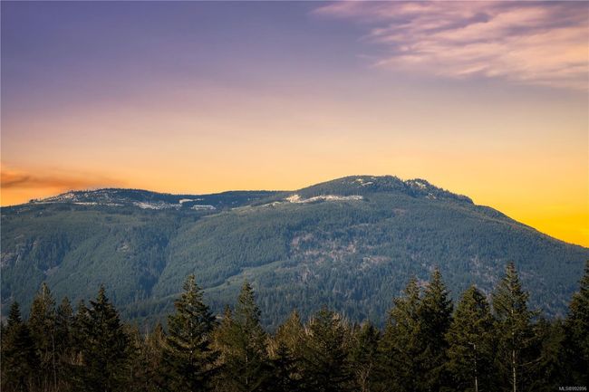 View of surrounding mountains | Image 27