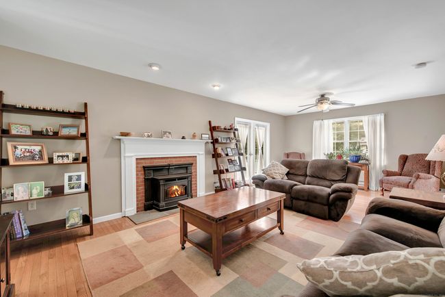 Front to Back Family/Great RM w/Pellet Stove | Image 18