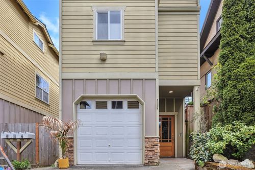 2221 E Spruce St, Seattle, WA, 98122-6096 | Card Image