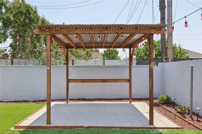 2422 E 116 Th Pl, House other with 3 bedrooms, 1 bathrooms and 2 parking in Los Angeles CA | Image 19