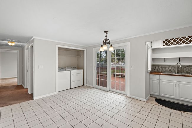 934 Matianuck Ave, House other with 3 bedrooms, 1 bathrooms and 4 parking in Windsor CT | Image 4