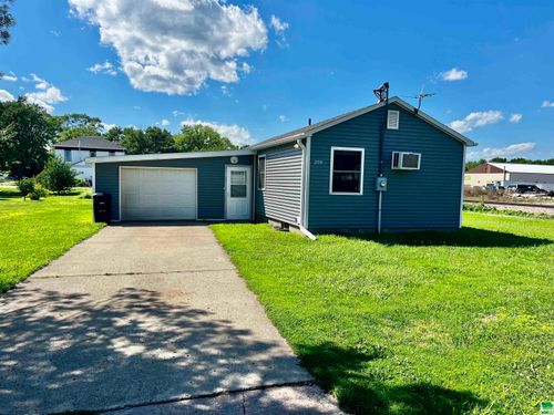 209 N Douglas St, Elk Point, SD, 57025-2427 | Card Image