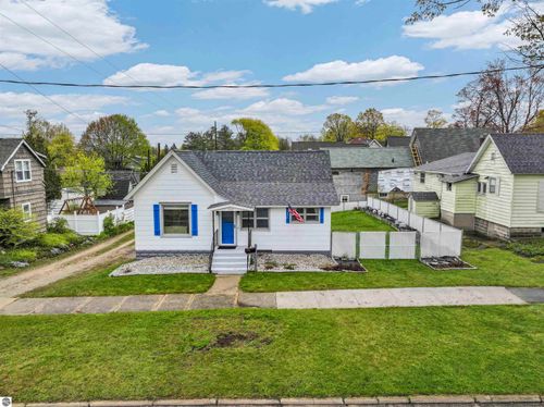 208 Blodgett St, Cadillac, MI, 49601-2004 | Card Image