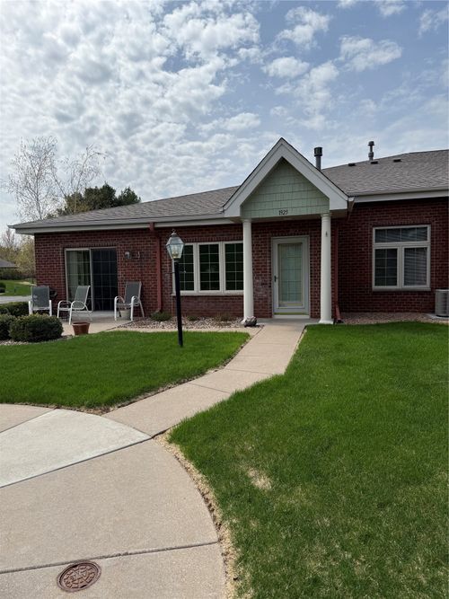 1925 Hunter Hill Rd, Hudson, WI, 54016-5818 | Card Image