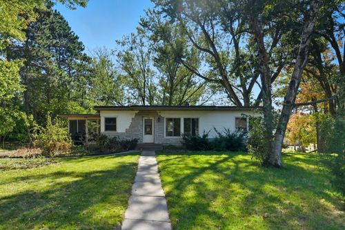 630 Kinnickinnic St, Hudson, WI, 54016-1742 | Card Image