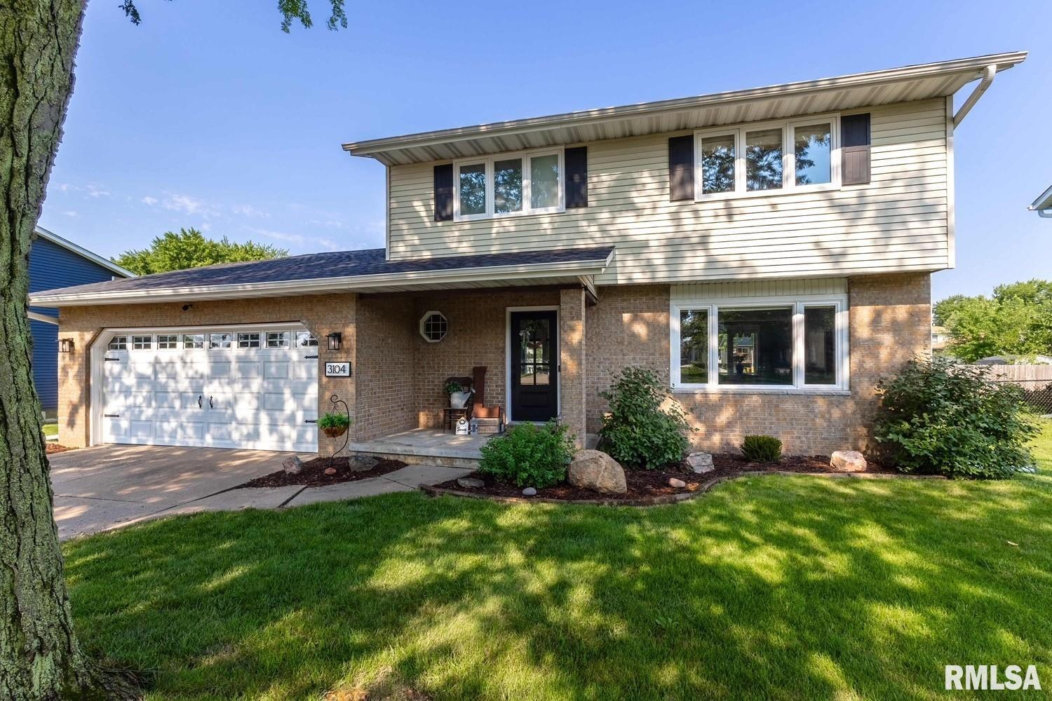 Oak St, Davenport, IA 52804