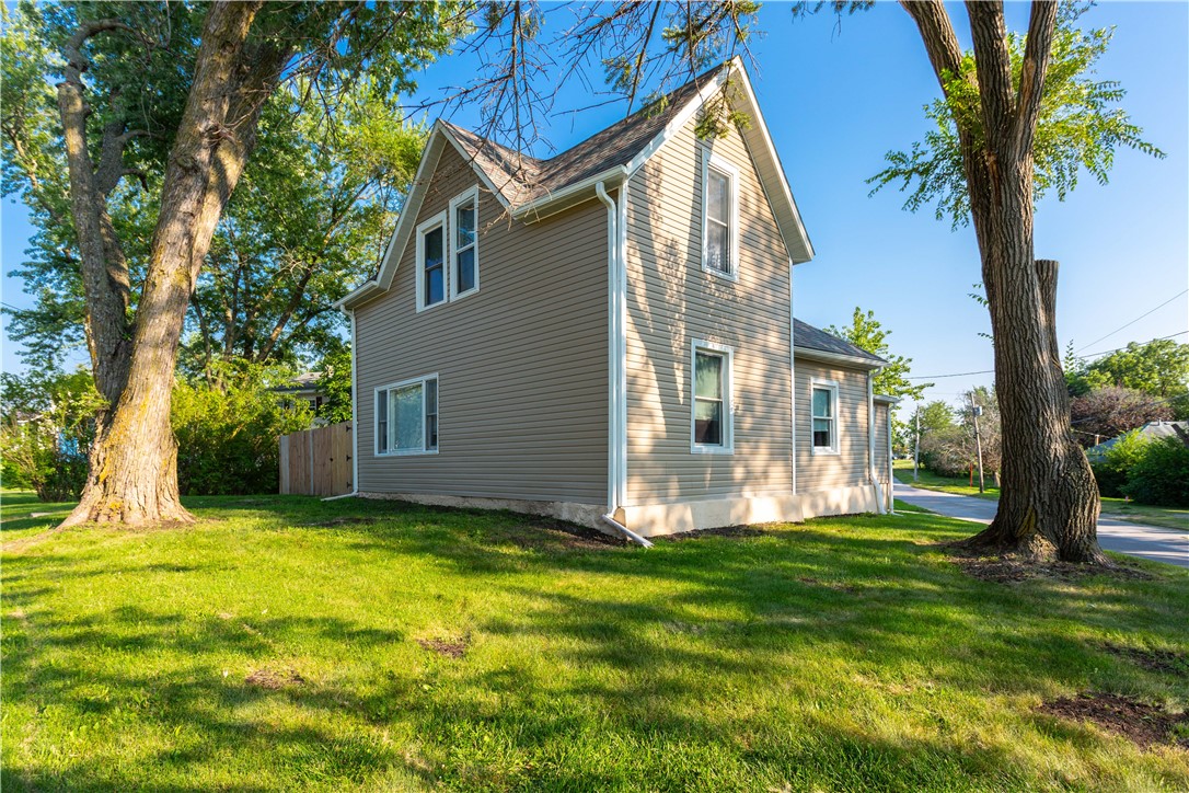 Osceola Ave, Chariton, IA 50049
