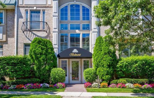2301-323 Roosevelt Way, Westbury, NY, 11590-6668 | Card Image