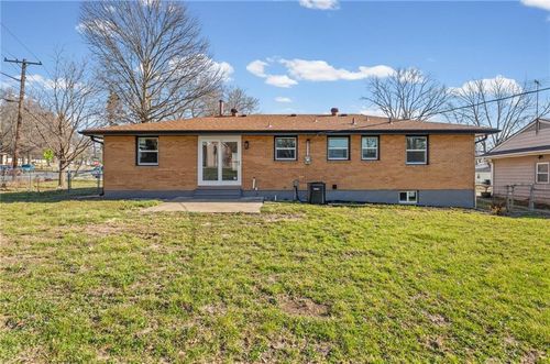 17293 E Cheyenne Dr, Independence, MO, 64056-1801 | Card Image