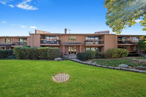 apt-4-3-8094 Garfield Ave, Burr Ridge, IL, 60527-7909 | Card Image