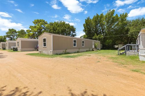 908 Turney Lane, Smithville, TX, 78957 | Card Image