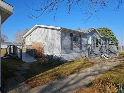 909 Teal St, House other with 3 bedrooms, 2 bathrooms and null parking in Sioux Falls SD | Image 3